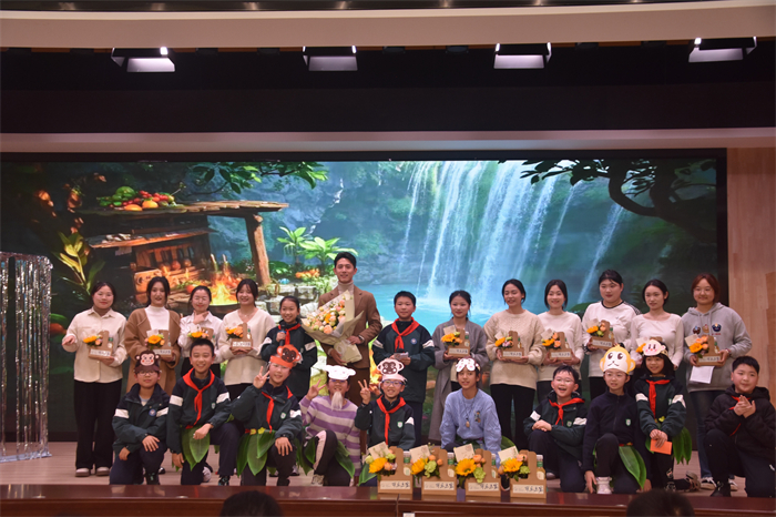 艺术与传媒学院播音与主持艺术系携手沙坪坝小学开展“课本剧进校园”美育实践活动