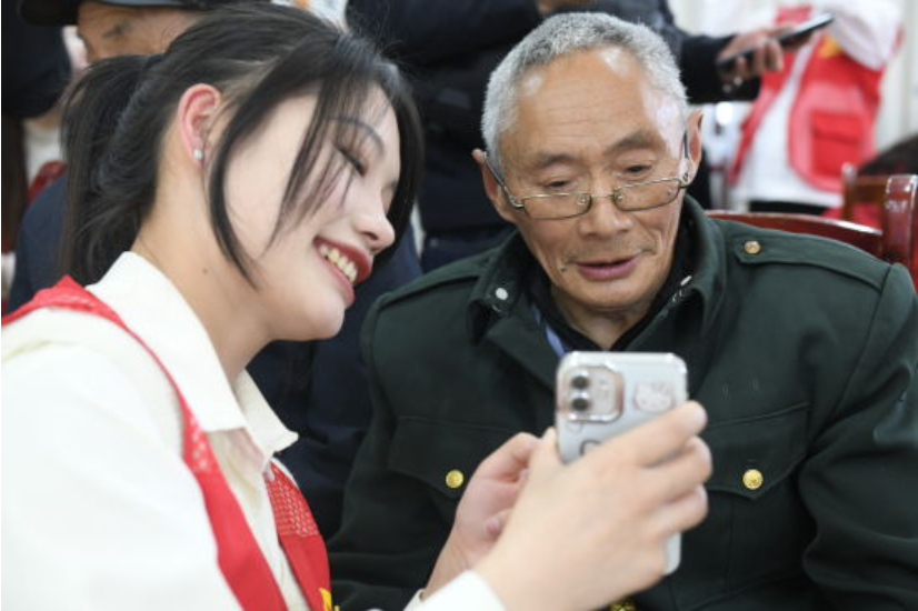 【中国新闻网】重庆大学生走进敬老院开展反诈防范宣传