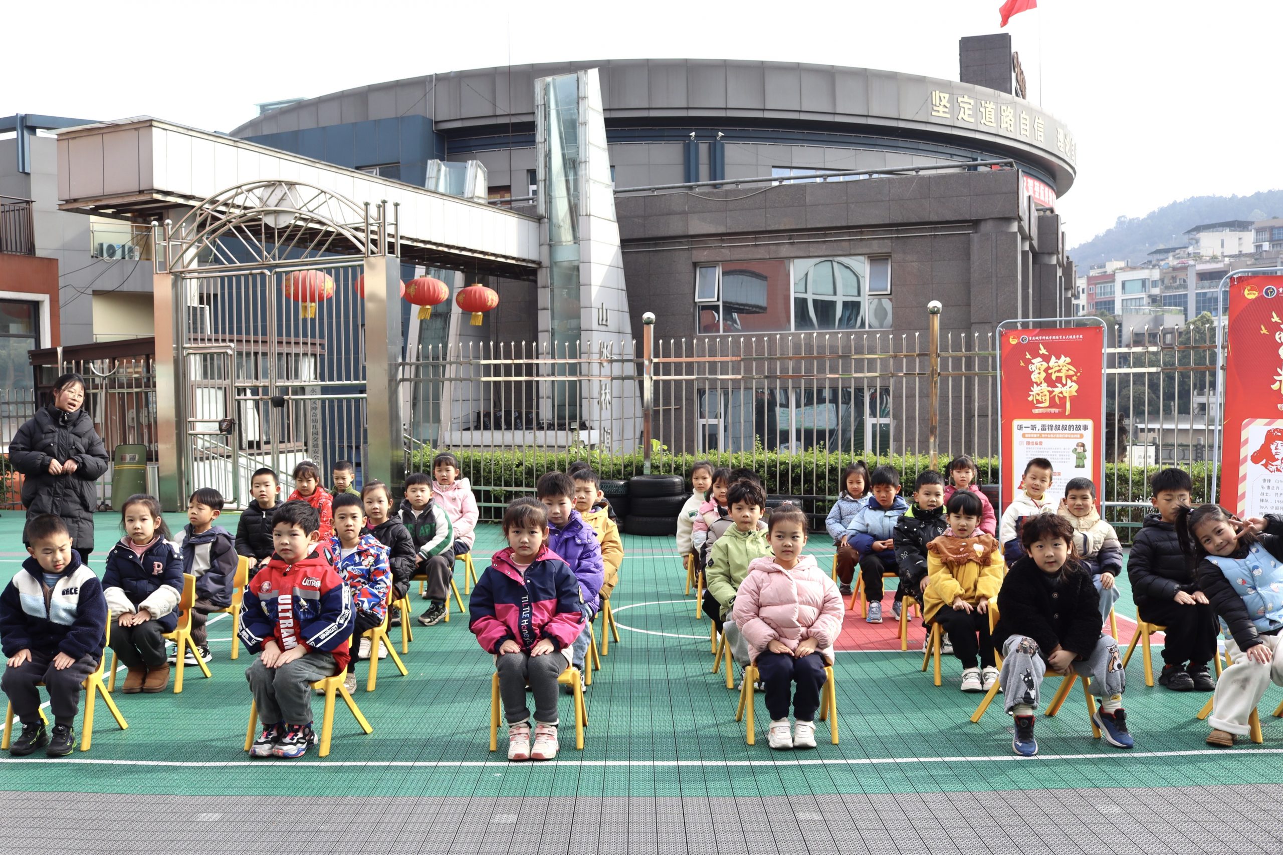 【永川区融媒体中心】重庆城市科技学院：雷锋手势舞进幼儿园 武术体适能启蒙童心