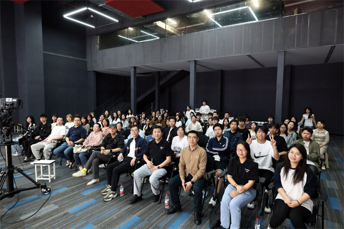 “未来之星”电影技术大师课在 重庆城市科技学院艺术与传媒学院举办